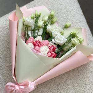 Bouquet of strawberries in chocolate "Rachel"