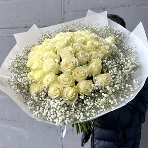 Blumenstrauß Weiße Rosen und Schleierk