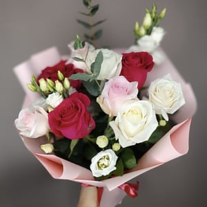 Bouquet 'Miracle with Roses and Eustoma'