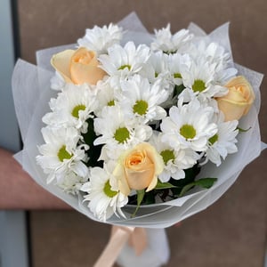 Bouquet of chrysanthemums and roses