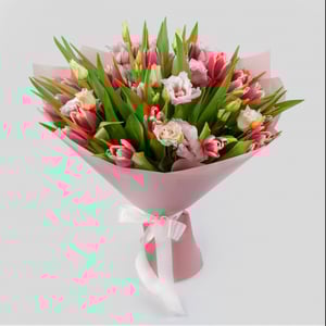 Blumenstrauß 'Frühlingspalette (rosa-scharlachrot)'