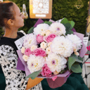 Blumenstrauß 'Strauß aus weißen Dahlien und Rosen'