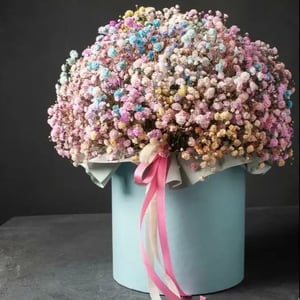 Arrangement 'Rainbow gypsophila'