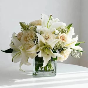 Blumenarrangement 'Kristalliner Glamour'