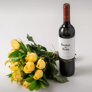 Buquê de 15 Rosas Amarelas e Vinho Tinto