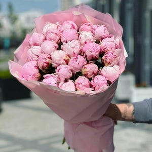 Bouquet 'Whisper of peonies'