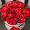 Hat box with flowers '25 red roses in a hatbox'