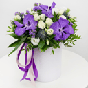 White nights: Hat box with Spray Roses