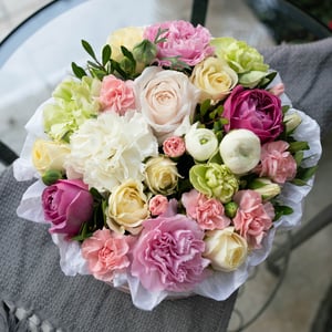 Hat box with flowers 'Spring'