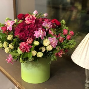 Hat box with flowers 'Author's bouquet with viburnum'