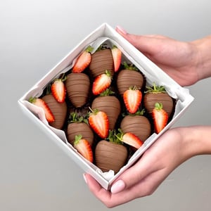 Strawberries in chocolate "Antoni" 9 berries