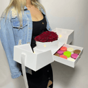 Schachtel mit roten Rosen des Autors