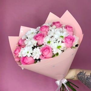 Bouquet 'Spray chrysanthemums and pink roses'