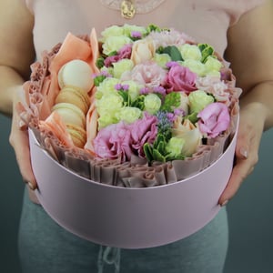 Box with flowers and macarons