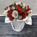 Caja de flores 'Cone with alstroemeria 2'