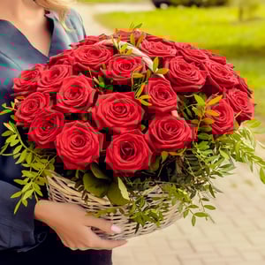Flower basket 'Basket of 21 red roses'