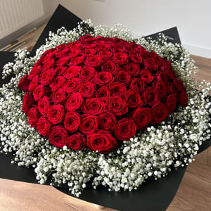 Blumenstrauß 100 Rosen und Schleierkraut