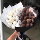 Bouquet of strawberries in chocolate "Cruella"