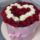 51 Heart-shaped rose in a hatbox