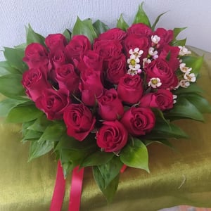 Composition of red roses in a box of hearts