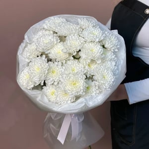 Monochromatic bouquet of double-flowered chrysanthemums