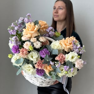 Vielfalt der Blumen im Korb