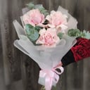 Stylish bouquet of 3 French roses