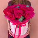 Hat box with flowers 'Fragrant roses'