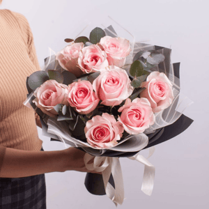 Blumenstrauß 'Bouquet of 9 roses Luciano'