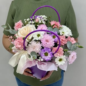 Blumenarrangement in einem Schwamm