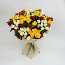 Bouquet 'Spray roses with Hypericum'