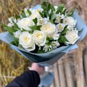 Blumenstrauß 'Weiße Rosen mit Alstroemeria'