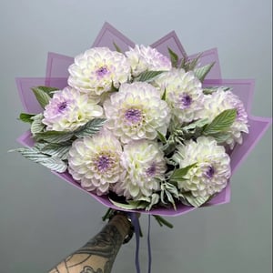 Bouquet 'Dahlias Evelyn with Raspberry, 9 stems'