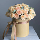 Hat box with flowers 'Lily'