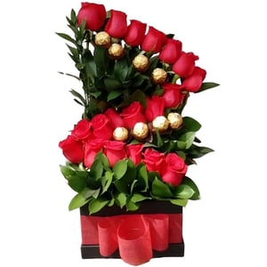 Bouquet 'Roses and Chocolates Zigzag Design'