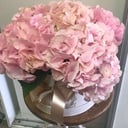 Hat box with flowers 'Rosy dream'