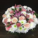 Flower basket 'Basket with Roses and Chrysanthemums'