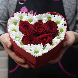 Flower box 'Roses and chrysanthemums'