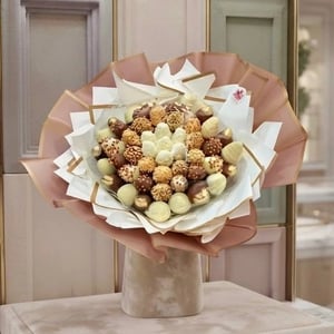 Erdbeer-Bouquet - Größe L - 56 Beeren