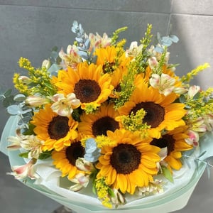 Sonnenblumenstrauß im Sonnenlicht