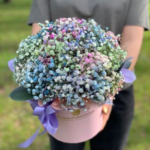 Hat box with flowers 'Gypsophila box'
