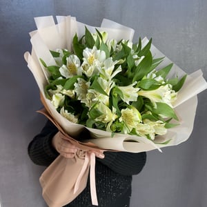 Blumenstrauß 'Bouquet of 7 branches of alstroemeria'
