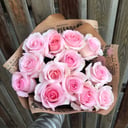 Blumenstrauß 'Bouquet of 13 pink roses in craft paper'