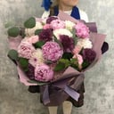 Blumenstrauß aus Dahlie, Pfingstrosen und Dianthus