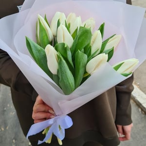 Bouquet 'White tulips 11 pcs "Blow kiss"'