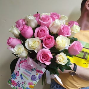 Hat box with flowers 'Divine spark'