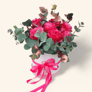 Hat box with flowers 'Lisa'