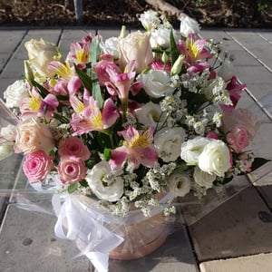 Hat box with flowers 'Story'