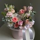 Hat box with flowers 'Flowers of love'