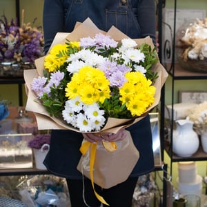 Bouquet of chrysanthemums "Sunny Kyoto"